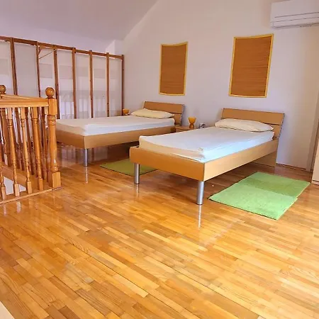 Spacious And Homely Duplex Apartment, 2 Living And 2 Bedrooms - Croeso * Trogir
