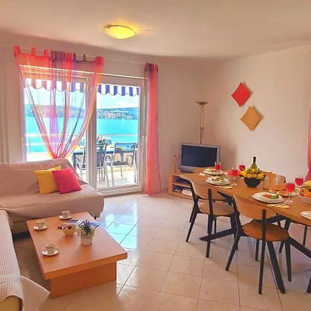 Apartment Spacious And Homely Duplex Apartment, 2 Living And 2 Bedrooms - Croeso Trogir