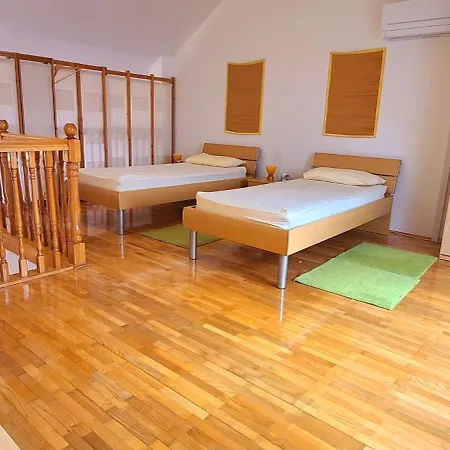 Spacious And Homely Duplex Apartment, 2 Living And 2 Bedrooms - Croeso * Trogir