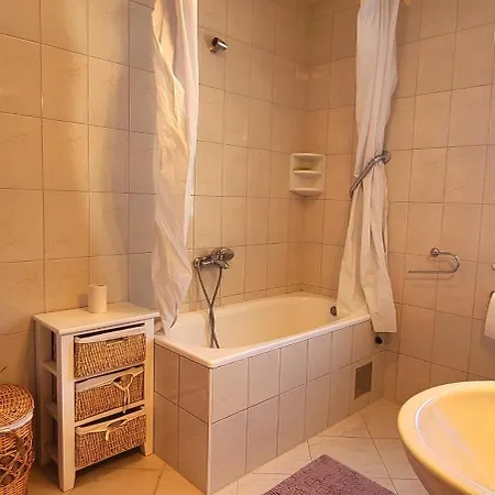 Apartment Seget Donji *